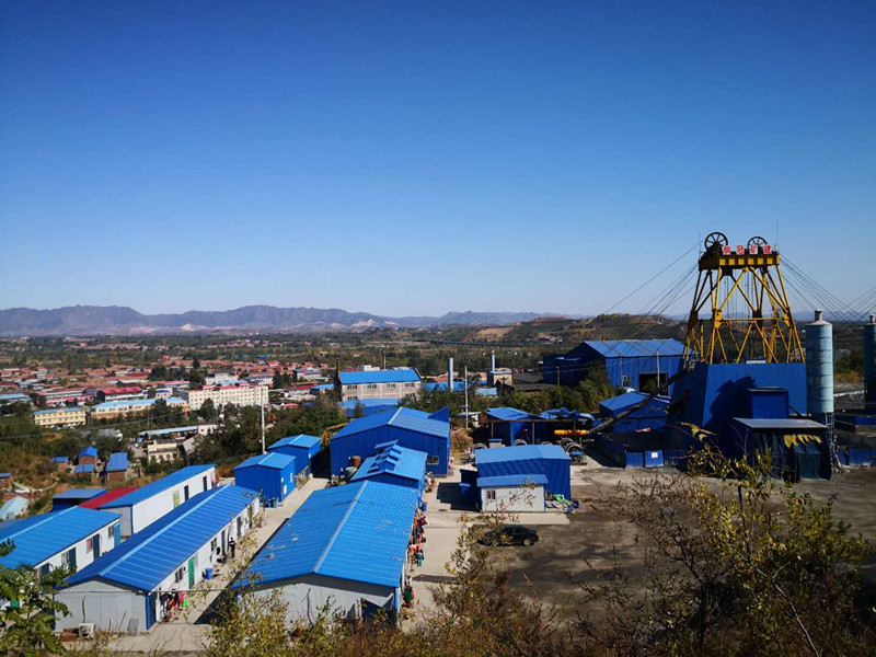 首钢马兰庄铁矿主井施工现场