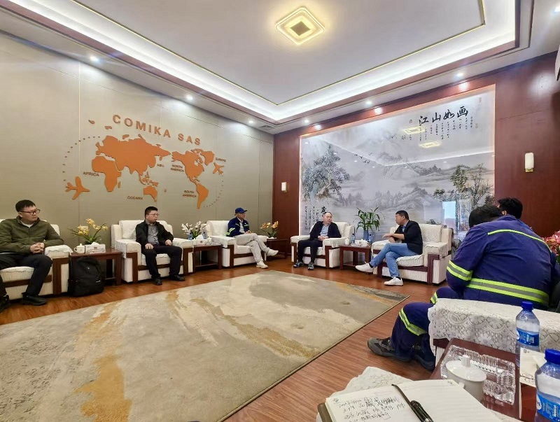 公司总经理王卫生一行新春拜会科米卡矿业公司