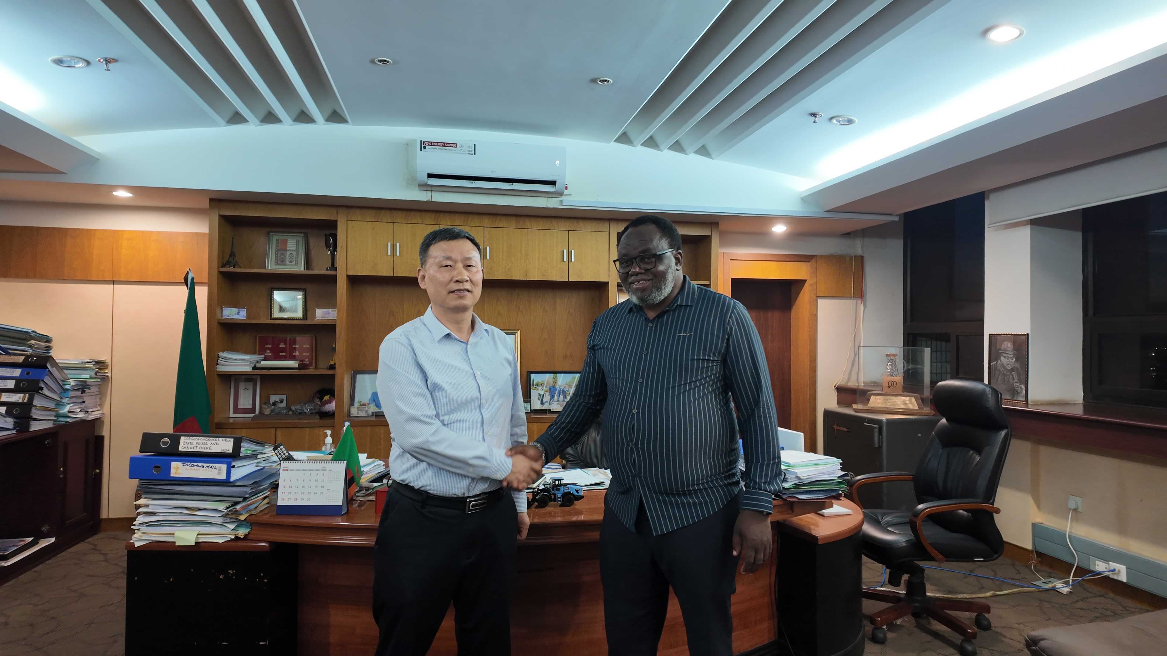 集团公司党委书记、董事长丁士启率队赴刚果（金）、赞比亚考察